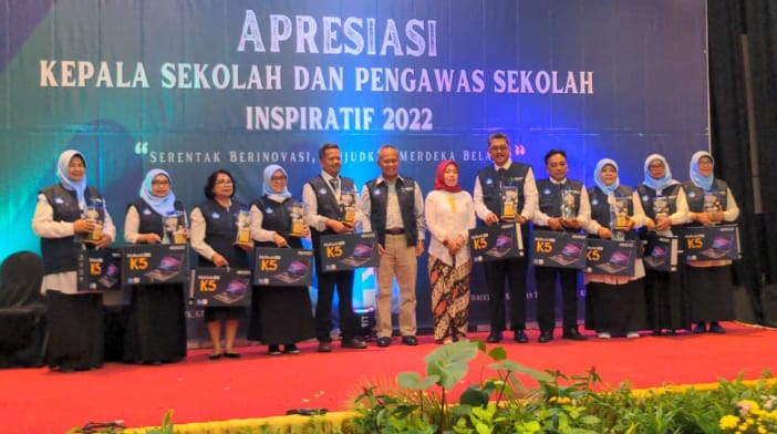 Prima Danu Raih Anugerah Pengawas Sekolah Inspiratif