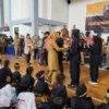 Ambu Anne Dikelilingi Pencak Silat