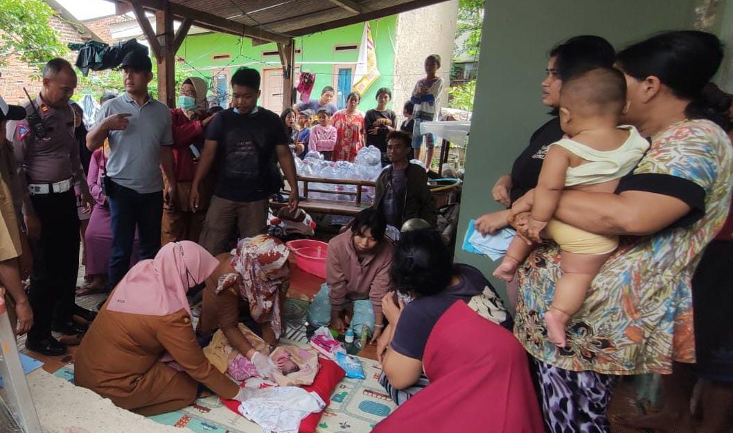 Bayi Baru Dilahirkan Dibuang di Belakang Rumah Kosong