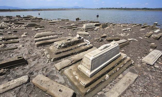 Kemunculan Makam di Waduk Gajah Mungkur Wonogiri