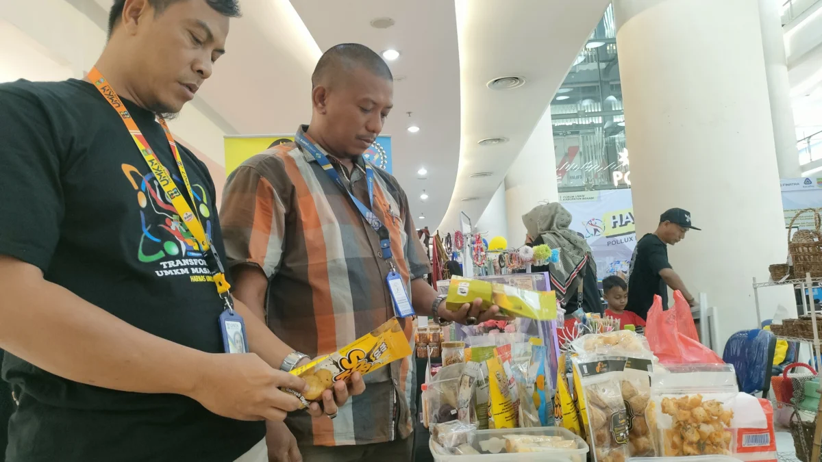 Akar Kelapa Bekasi Laris Manis di Pollux Mall, Kue Tradisional Abadi Sepanjang Masa