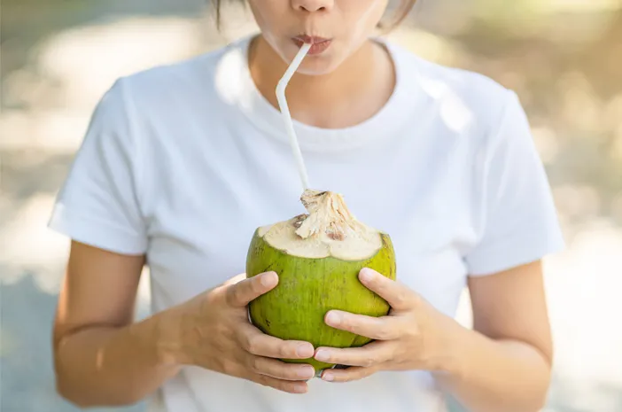 Air Kelapa Ternyata Sangat Bagus Ketika Diminum Sesudah Berolahraga, Tubuh Lebih Terhidrasi Dengan Baik