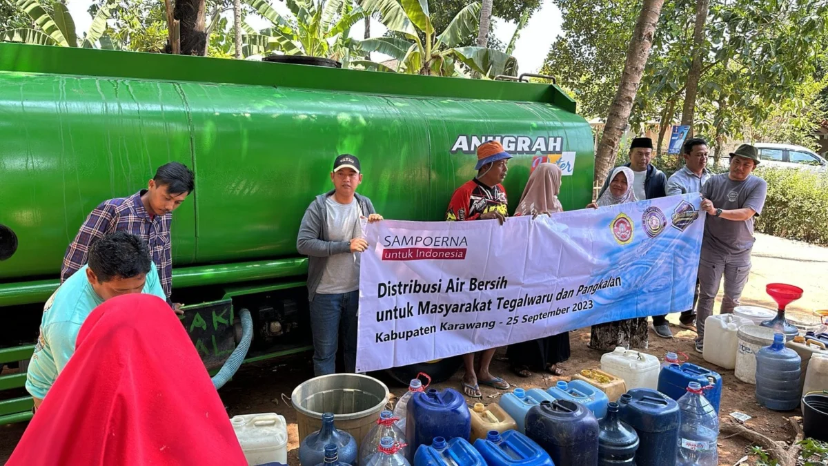 Sampoerna Salurkan Air Bersih Ke Warga Terdampak Kekeringan di Karawang