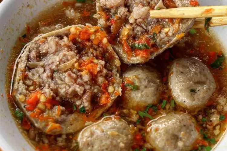 Jangan Bingung Cari Bakso Yang Enak, Cobain Tempat Makan Bakso Yang Hits Terkenal Di Karawang Enak Gurih