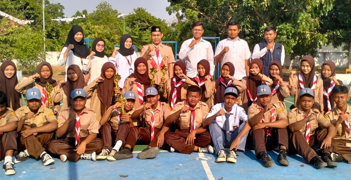 SMK Lentera Bangsa II Lemahabang Boyong Banyak Piala