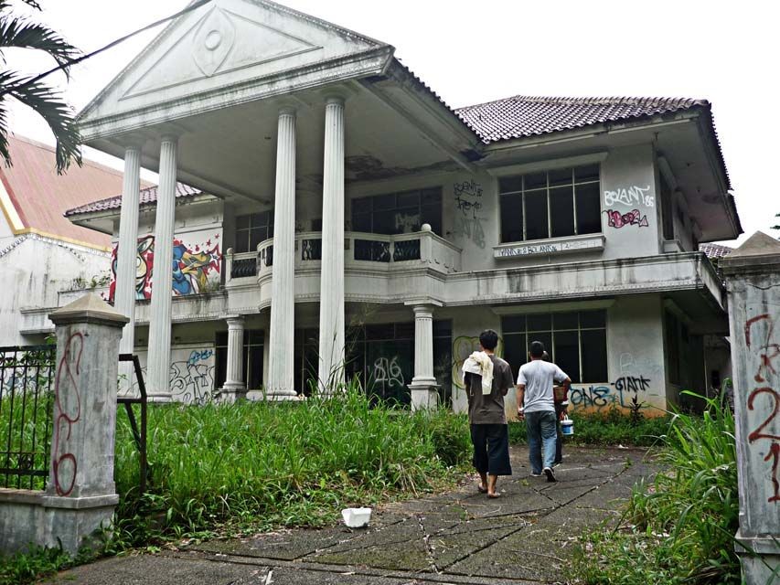 Rumah kosong di Bumi Sani Permai Bekasi: Tempat Kosong Terkesan Horor Namun Tetap Digunakan Masyarakat