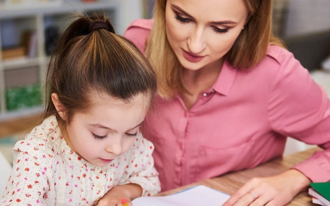 Apakah Homeschooling Lebih Baik Untuk Si Kecil daripada Sekolah Umum? Simak Faktanya!