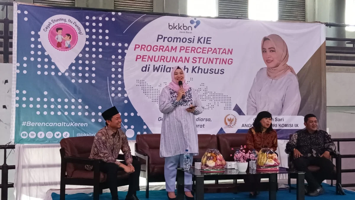 BKKBN drg. Putih Sari dan DPPKB Kabupaten Karawang berkolaborasi melaksanakan Program KIE percepatan penurunan stunting di Karawang, Kamis, (12/10) siang.