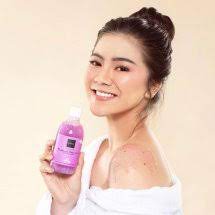 Mandi Pakai Sabun scrab Tiap Hari Bisa Bikin Kulit Terkena Kanker KO Bisa? 5 Rekomendasi Sabun Scrab Yang Aman Digunakan Scarlett Whitening Brightening Shower Scrub