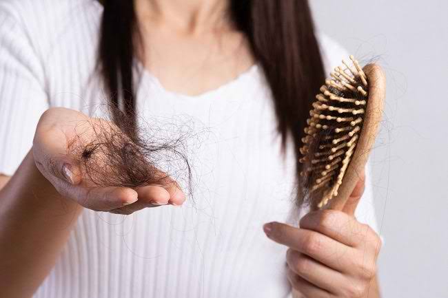 Rambut Sering Rontok? Berikut Cara Mengatasinya