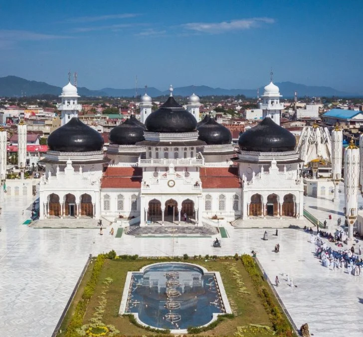 PERJALANAN PENINGGALAN Awal Masuknya Agama ISLAM ke Nusantara Serta Perjuangan Para Penyebar di Masanya Pada Aceh, Demak dan Cirebon