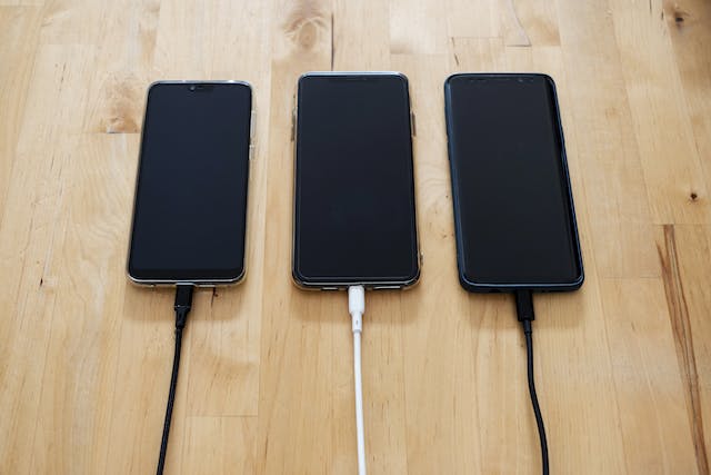 Kabel USB Type-C telah menjadi pilihan yang sangat populer untuk mengisi daya dan mentransfer data di berbagai perangkat elektronik.