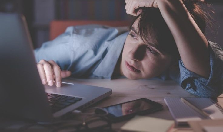 Kelelahan Mental di Tempat Kerja: Bagaimana Mengatasi Burnout agar Tetap Bersemangat dan Bahagia Saat Mencari Cuan?