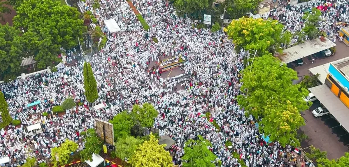 Sepuluh Ribu Warga Karawang Turun ke Jalan Bela Palestina