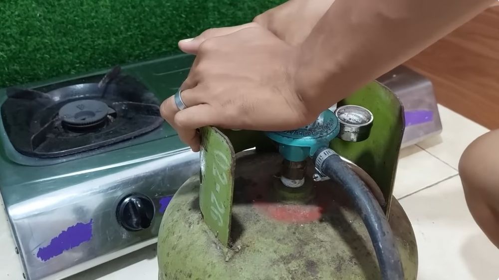 Diganjal Karet Gelang atau Ban Bekas Masih Gak Mempan? Berikut Cara Mengatasi Tabung Gas yang Berdesis Hanya dengan 1 Alat!