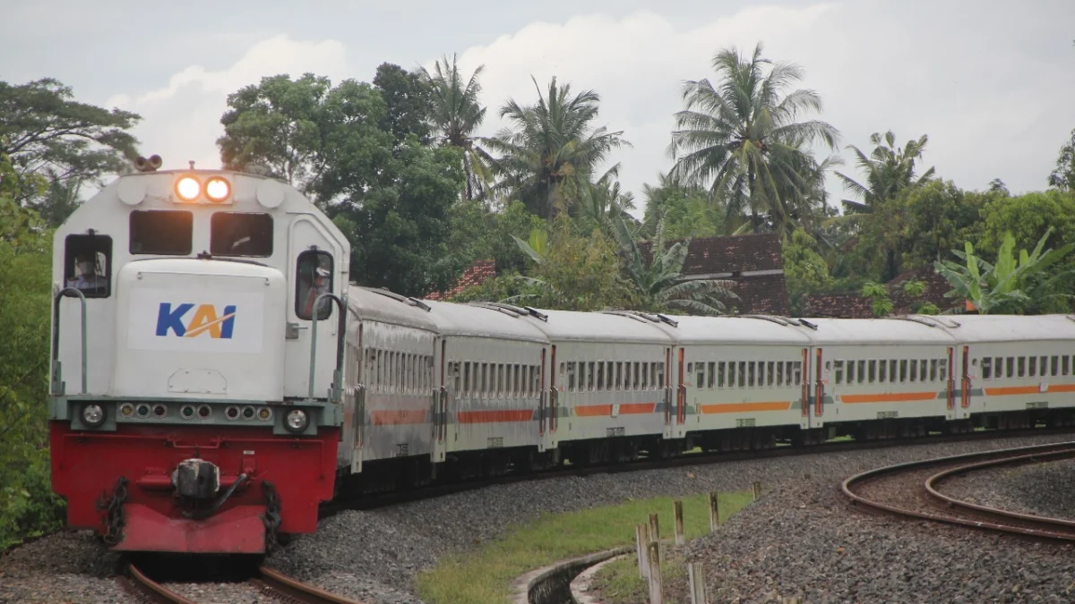 PT Kereta Api Indonesia telah menjadi sarana transportasi yang penting sejak abad ke-19. Dalam artikel ini, kita akan menjelajahi sejarahnya.