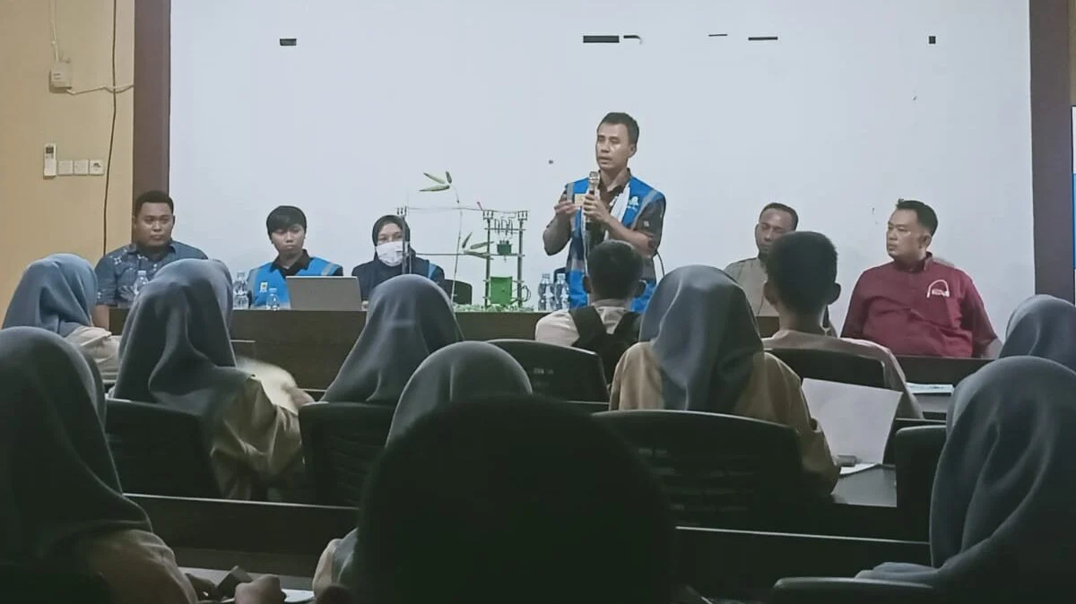 Pawang Padi yaitu PLN Karawang Peduli Mengajar dan Berbagi adalah salah satu kegiatan sosialisasi dan edukasi ketenagalistrikan PLN UP3 Karawang yang kali ini diselenggarakan di Sekolah Menengah Kejuruan Lentera Bangsa Karawang