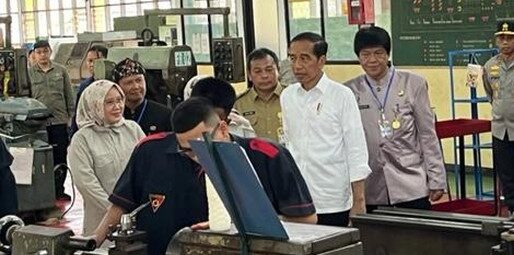 Jokowi Mau Kirim Mobil Listrik ke SMKN 1 Purwakarta