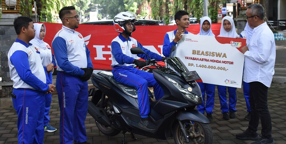 Yayasan AHM Berikan Beasiswa untuk Future Leader