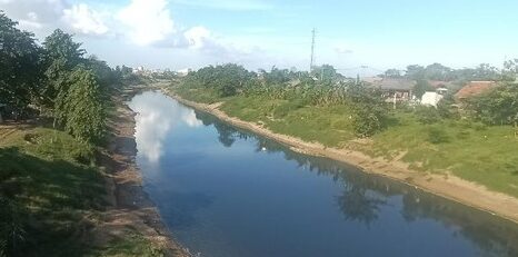 Air Sungai Citarum Hitam dan Bau