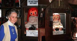 Asal Usul Boneka Annabelle DI Jadikan Film Dari Kisah Nyata serta Boneka Asli Berada Di Museum Amerika Serikat