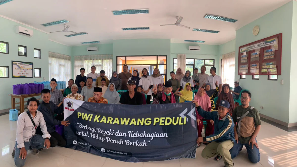 PWI Peduli Santuni 65 Lanjut Usia di Panti RSLU Karawang