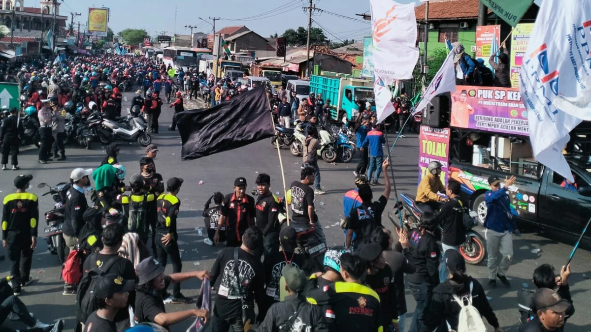 buruh kumpul di Cikarang rencanakan mogok secara nasional