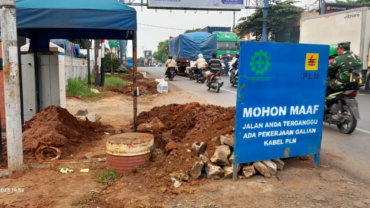 Ditanya Perizinan Proyek Galian Kabel, Pihak PLN Karawang dan Bina Marga Jabar Bungkam