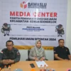 Panwaslu Rengasdengklok menggelar konferensi pers untuk menginformasikan tahapan pengawasan logistik menjelang Pemilu 2024 yang akan datang.