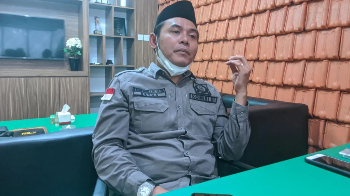 Ketua Komisi III DPRD Kabupaten Karawang, H. Endang Sodikin, S.H., M.H., menekankan pentingnya tindakan tegas dari Satpol PP Kabupaten Karawang dalam menanggapi pelanggaran aturan.