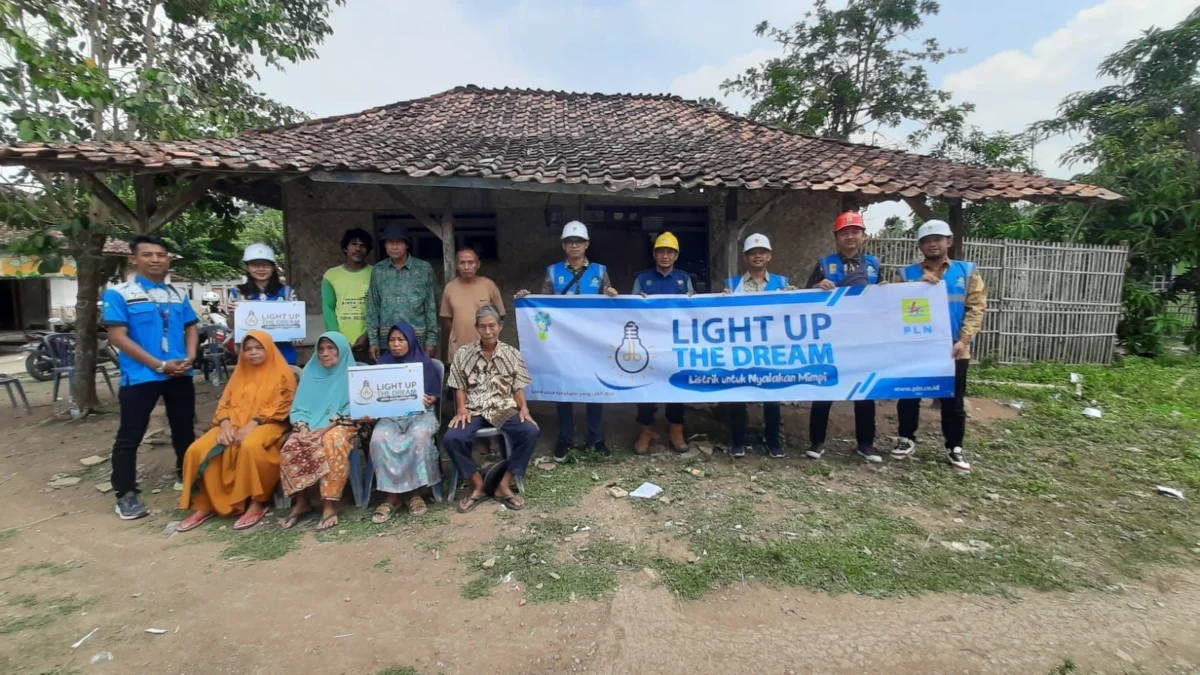 Sebelas Pelanggan PLN UP3 Karawang Nikmati Listrik Gratis