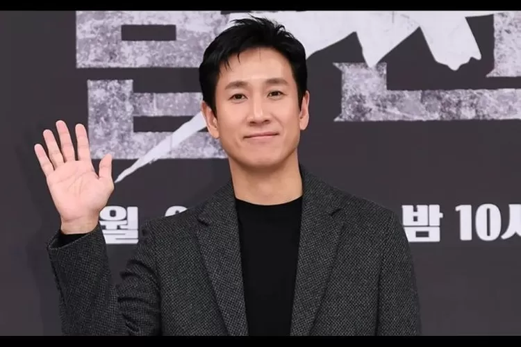 Aktor Korea Lee Sun-kyun Bintang Film Parasite Meninggal Dunia, Sempat Diduga Bunuh Diri