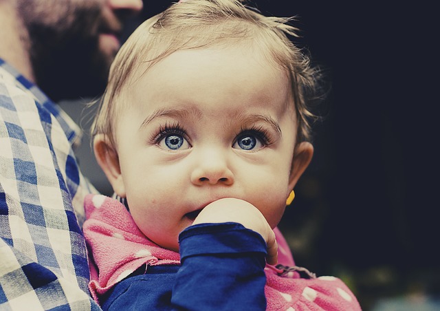 Cara Mengggendong Bayi dengan Baik (Foto/Pixabay)