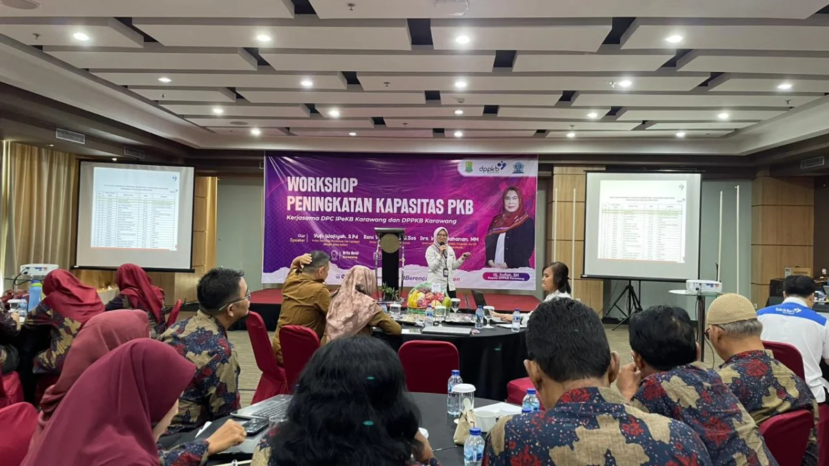 Ikatan Penyuluh Keluarga Berencana (IPeKB) Kabupaten Karawang bekerjasama dengan DPPKB Karawang dan BKKBN Jawa Barat menggelar Workshop Peningkatan Kapasitas Penyuluh KB, Senin, (4/12) di Hotel Berita Karawang.