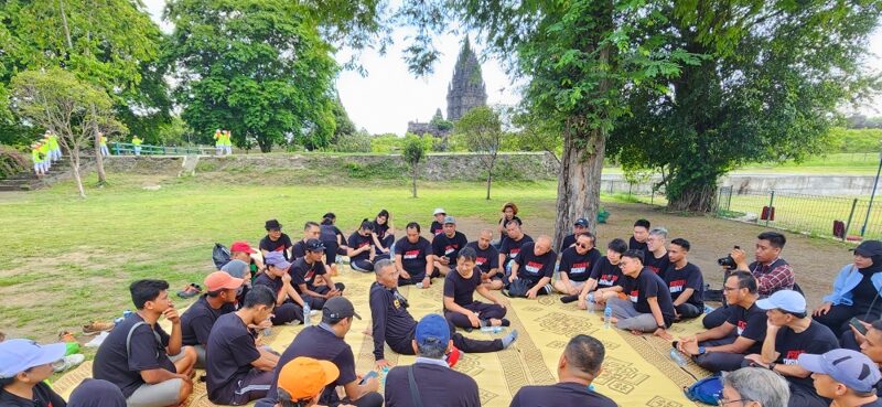 Candi Prambanan Nan Indah Pun Mulai Dipenuhi Pengunjung