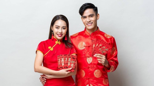 Pakaian Khas Imlek, Apa yang Menjadi Pembeda Cheongsam Pria dan Wanita