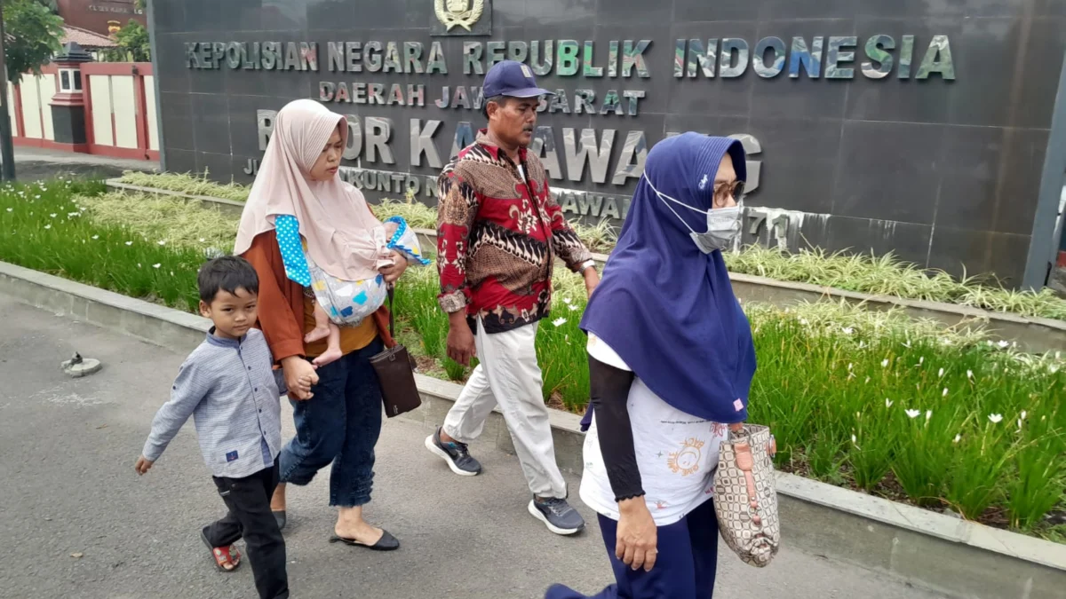 Selama pernikahan Ossy Claranita (32), Arif Sriyono (32) sering curhat kepada kedua orang tuanya ingin bercerai dengan istrinya sendiri.