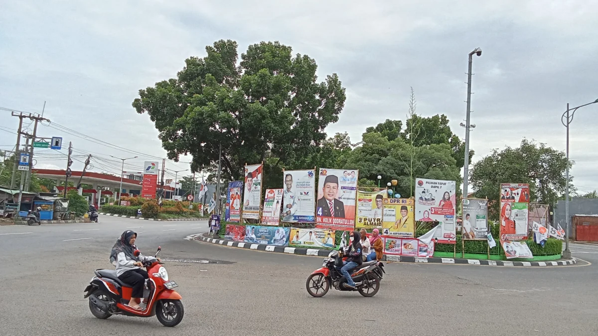 Tak Elok Dipandang, Sampah Visual Caleg Tersebar Sepanjang Jalan Pantura Kabupaten Bekasi 