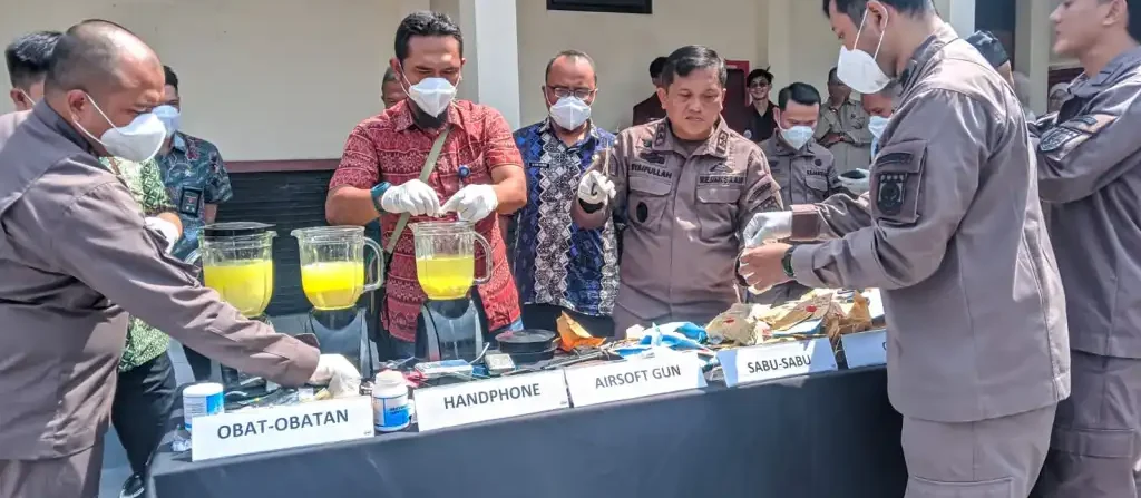 Barang Bukti Kejahatan di Karawang Dimusnahkan