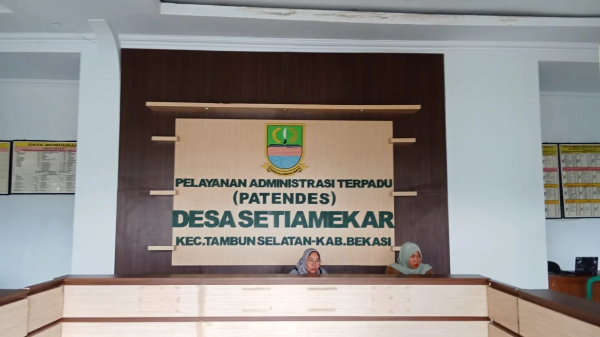 Usut punya usut, caleg yang dikampanyekan Suryadi merupakan istri sendiri, Nunung yang maju sebagai Calon DPRD Kabupaten Bekasi.