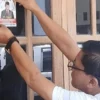 Aparat Desa Tempel-tempel Stiker Caleg dan Capres di Rumah Warga