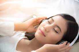 10 Rekomendasi Lagu Pengantar Tidur agar Lebih Rileks