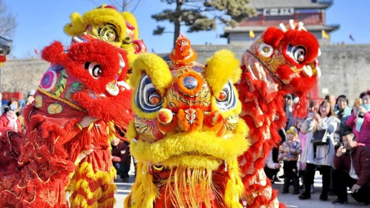 kegiatan saat arak-arakan barongsai