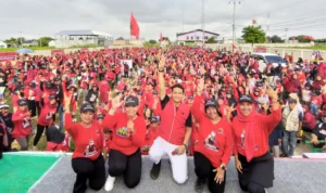 Senam Sicita 3 Ribu Warga Cibitung di Lapangan Perumahan Logam Bangun Setia