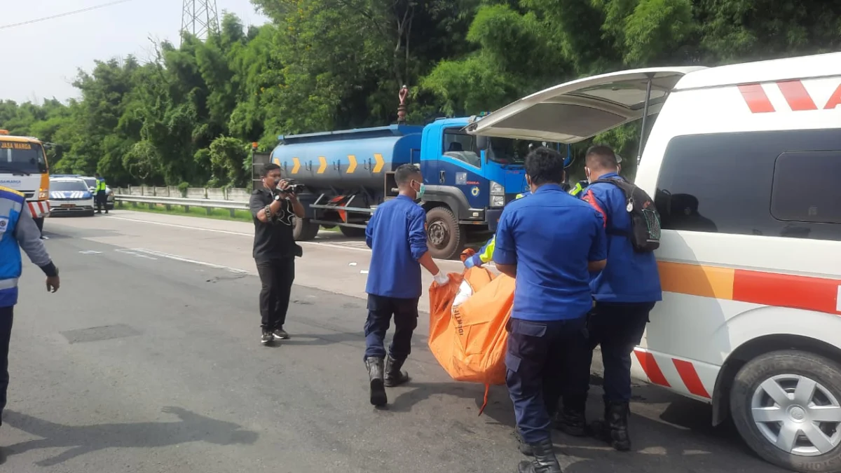 Polisi Baru Bisa Mengidentifikasi Dua korban melalui KTP yang Ditemukan di TKP