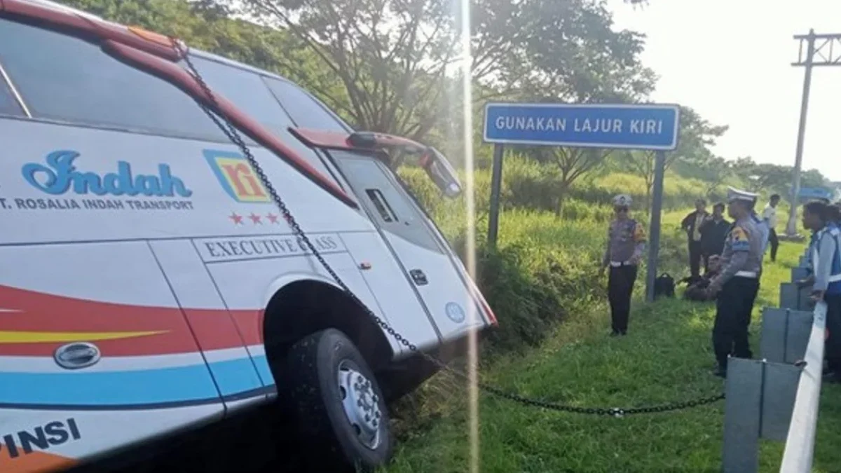 Kecelakaan tunggal bus Rosalia Indah terjadi di Tol Weleri, Kendal