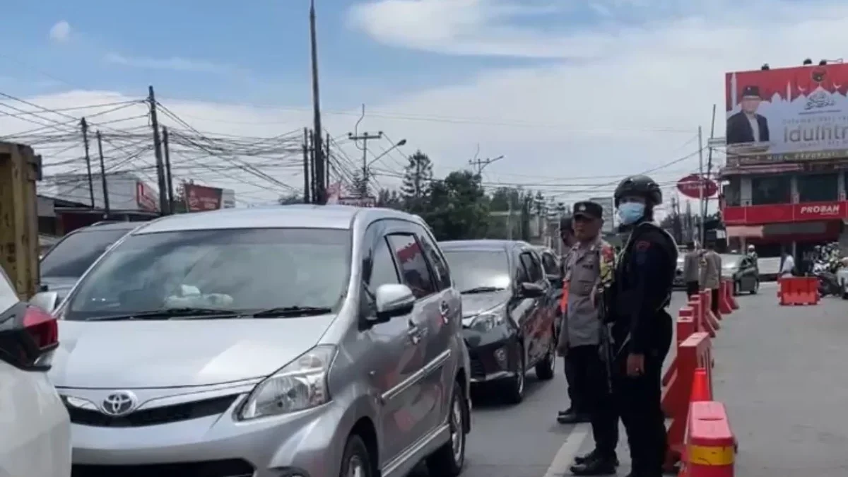 Kendaraan dari Jalur Selatan Tumplek di Tol Padalarang 