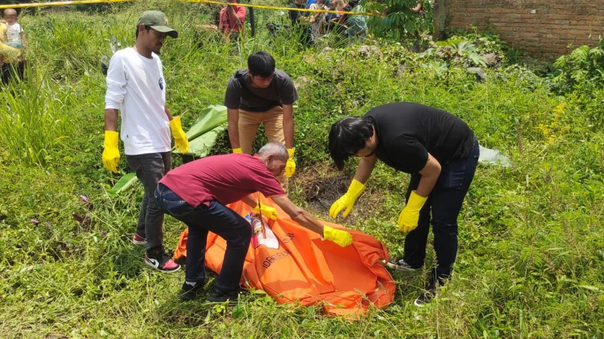 Misteri dan duka menyelimuti kampung