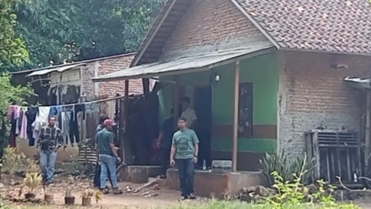 Polisi Geledah Rumah Nenek Pegi Alias Peron