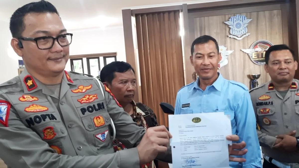 Hoax Video Viral Polisi Nilang Pengemudi Truk di Kawasan Cikarang